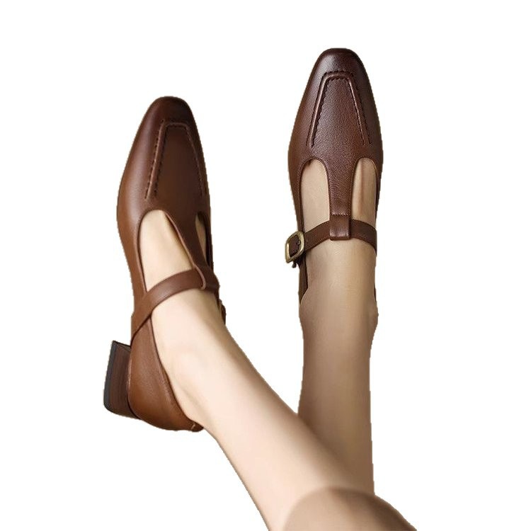 Soft Leather Brown T-strap Chunky Heel Pumps foto 3