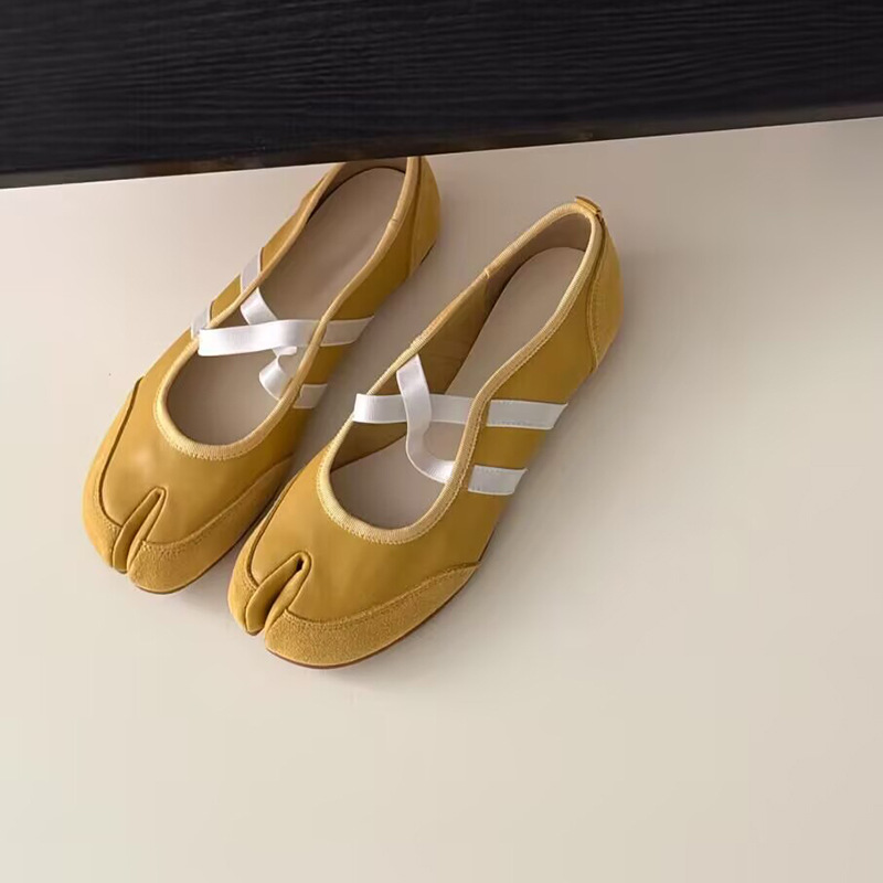 New Womens Flat-toe Clog Shoes With A Casual Cross-Strap Design And A Pig-Hoof Sole foto 2