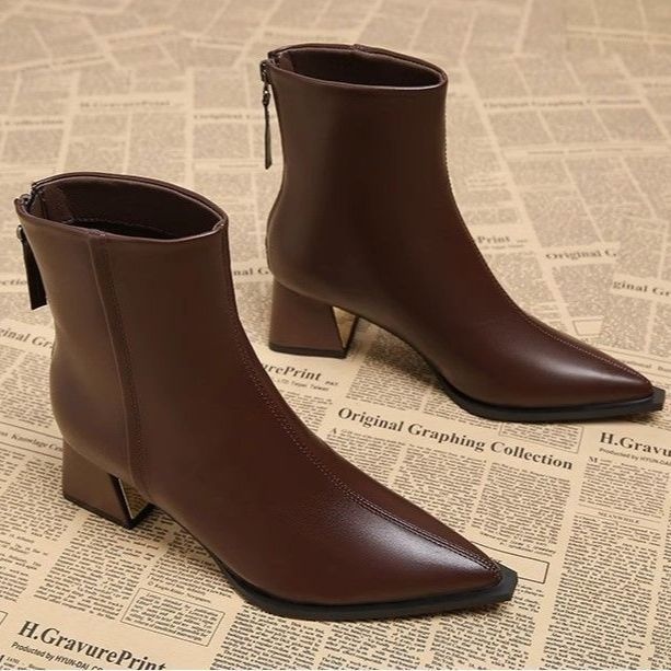 Chanel-Inspired Pointed-Toe Boots For FallWinter foto 4