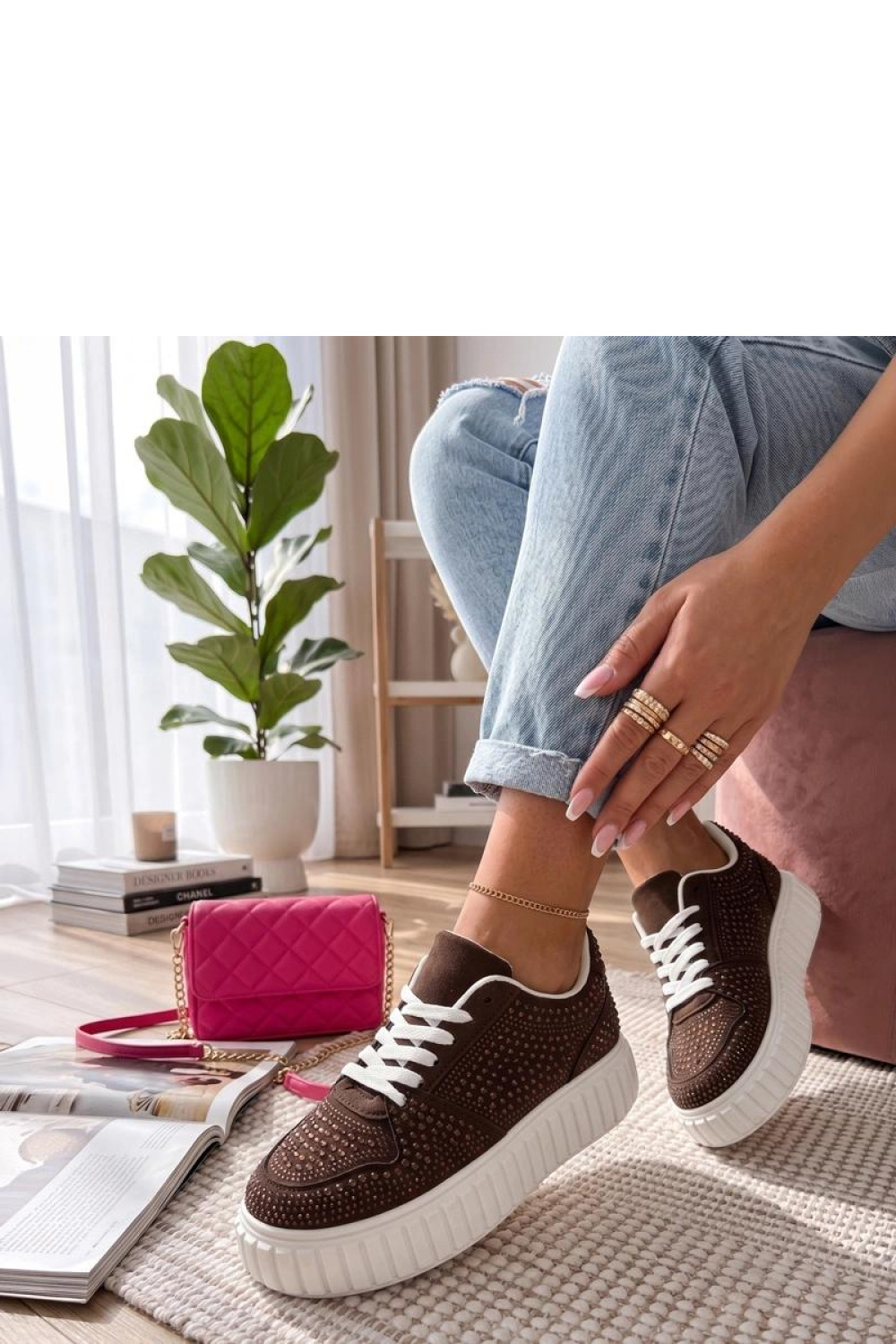 Sportschoenen op een platform Solea