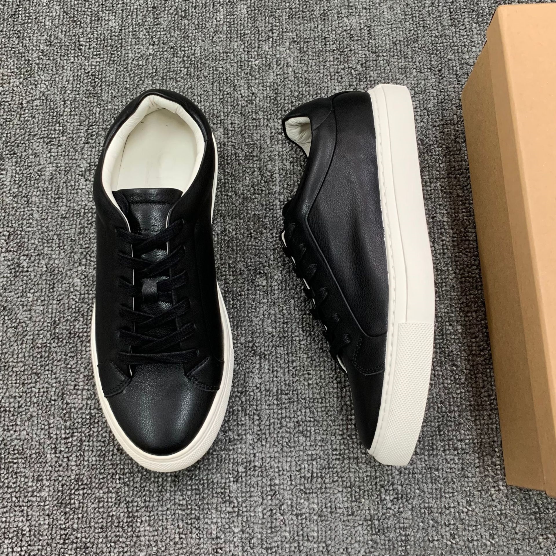 Comfortable Breathable Lace Up White Shoes All-matching Round Toe Flat Sneaker