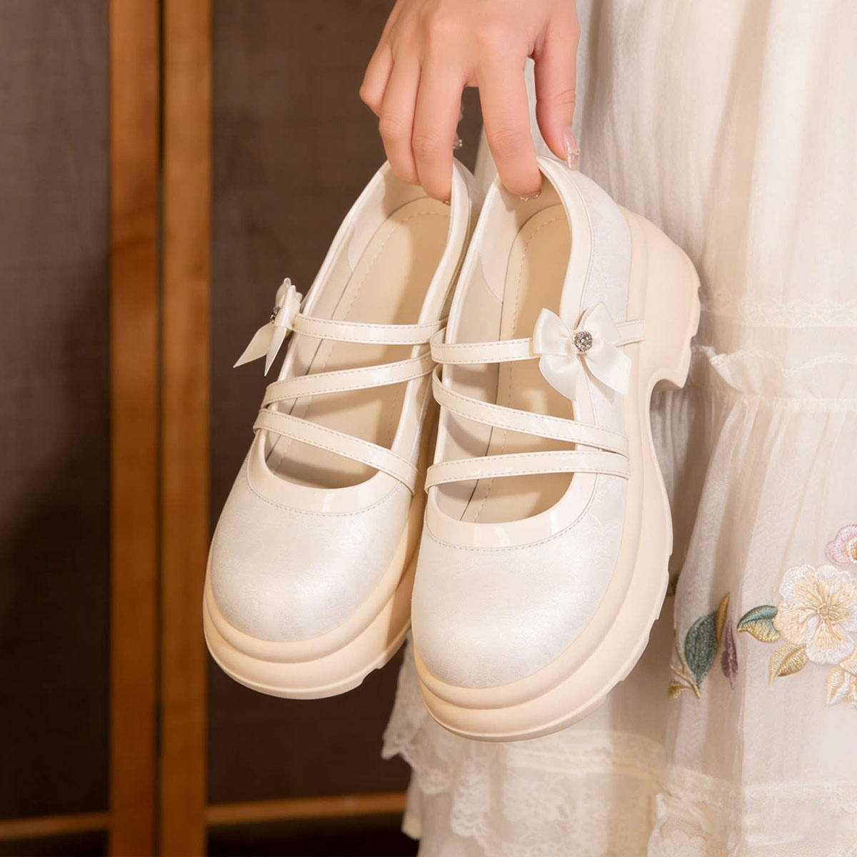 Sweet Bow Platform Mary Jane Shoes, Ivory Chunky Sole Pumps For Daily Wear foto 2