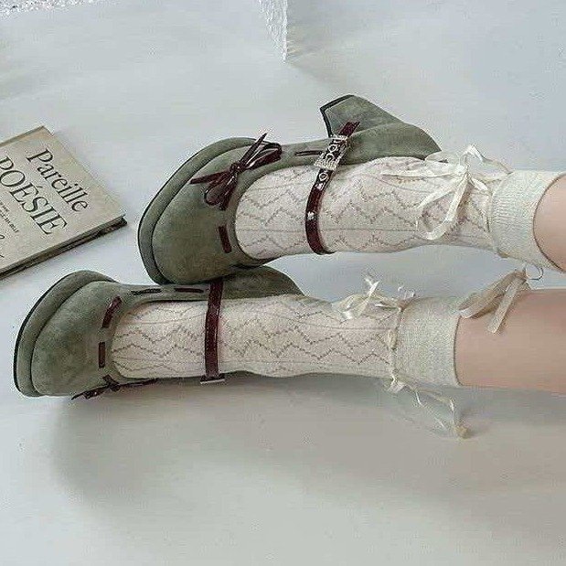Women's Retro Bowtie Chunky Heel High Heels foto 4
