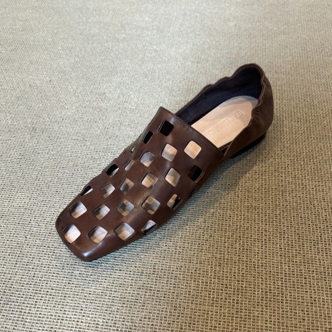 Womens Retro Flat Shoes With Hollowed-Out Pleats For A Sophisticated Look foto 2