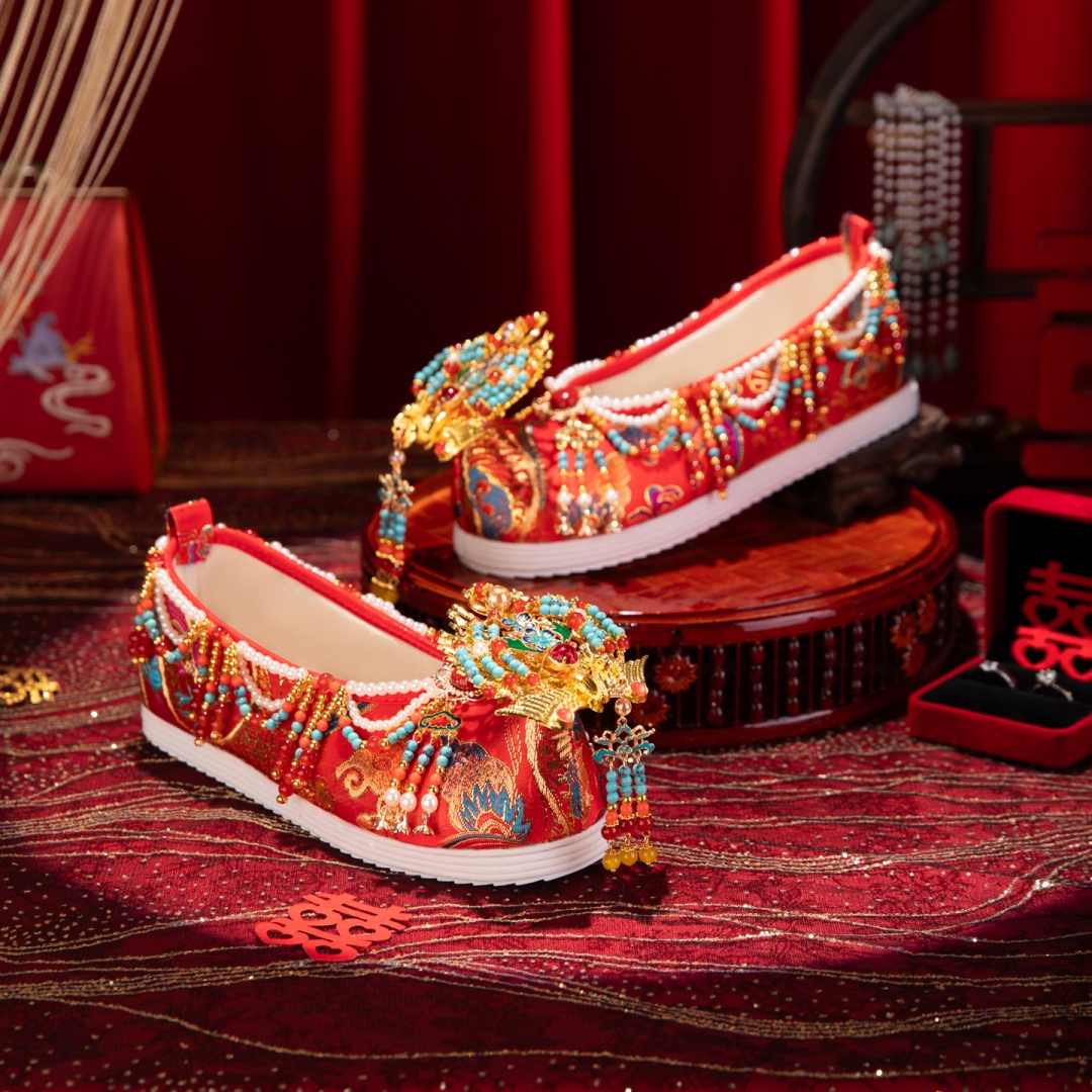 Handmade Original Chinese-Style M Ing Dynasty Wedding Shoes For Women, Red Beaded Xiuhe Bride Shoes, Premium Traditional Chinese Wedding Shoes foto 2
