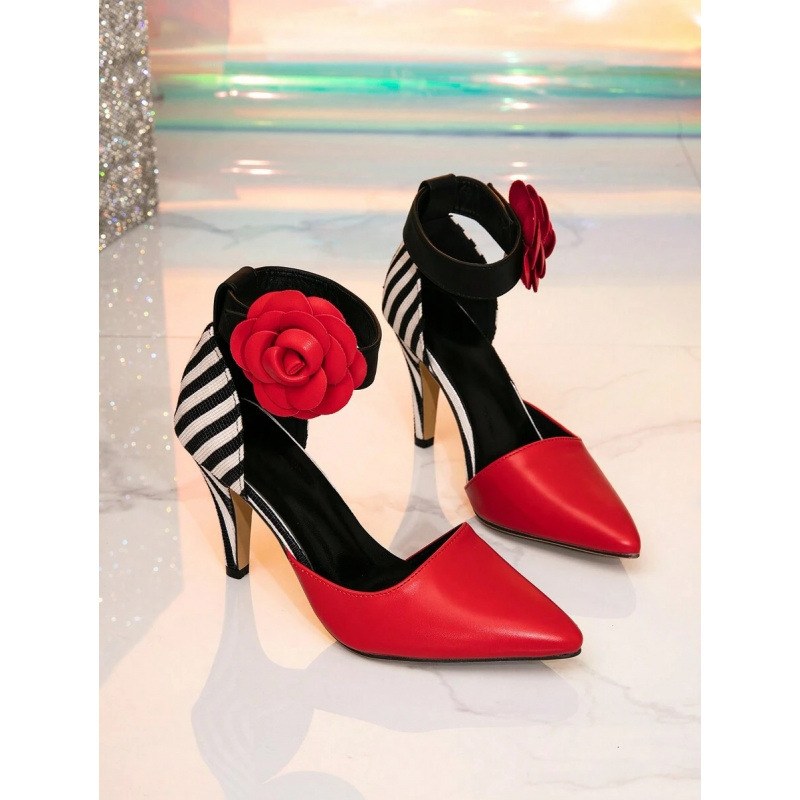 Comfortable And Versatile Black Chunky High-heel Pumps With A Bold Red Floral Design foto 3