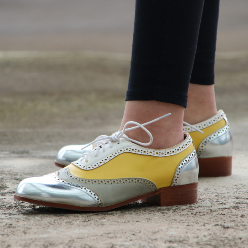 Womens Fashionable Low-block-heeled Pumps With A Round Toe And Front Lacing foto 4