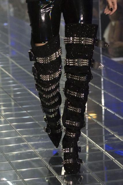 Hot-stone-embellished Skull-toe Studded Pointed-toe Over-the-knee Boots foto 4