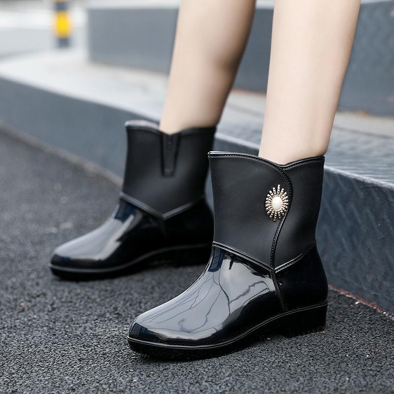 Fashion Rain Boots Women's Middle Tube Non-slip Warm foto 5