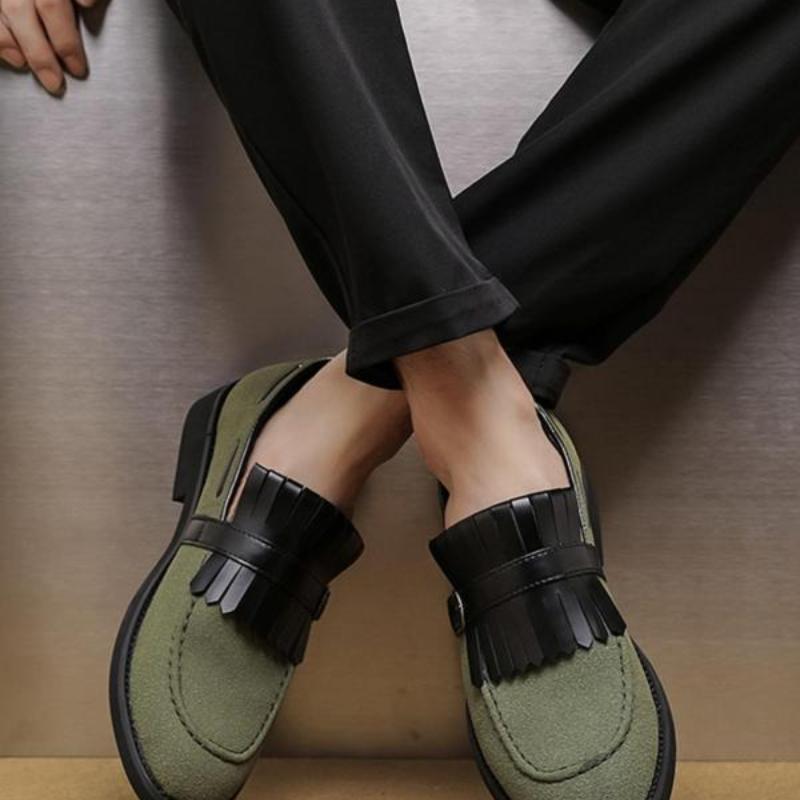 Men's Solidcolor Loafer Shoes With Tassel Accents foto 5