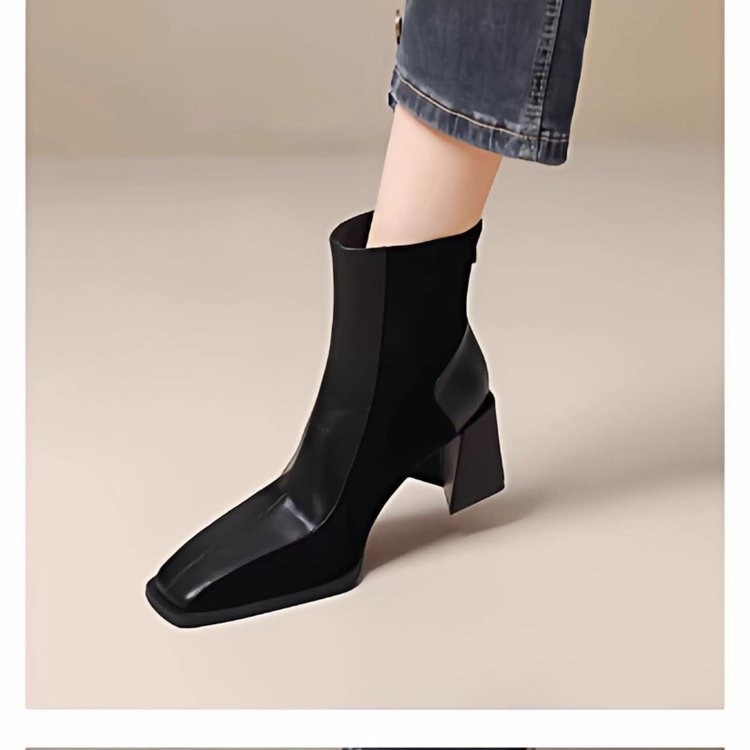 Chunky-heel Boots With A Side Zipper foto 3