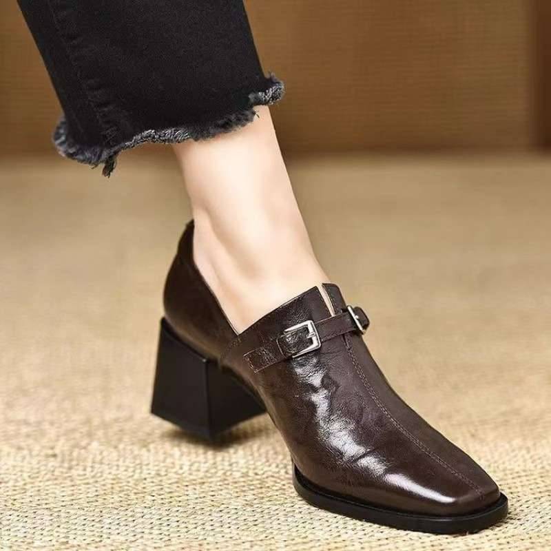 Womens Leather Belt-buckle Shoes With A Square foto 3
