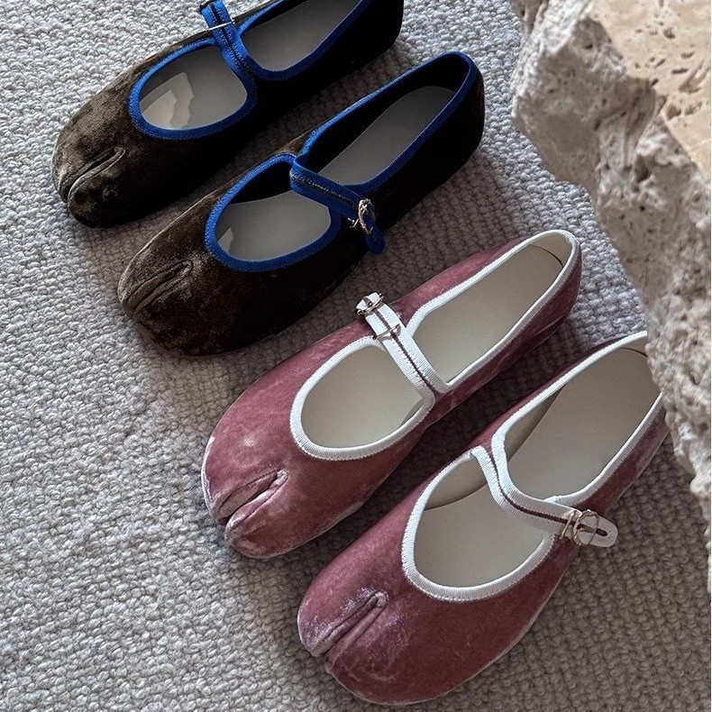 Womens Stylish Ballet Flats With A Single Strap foto 4