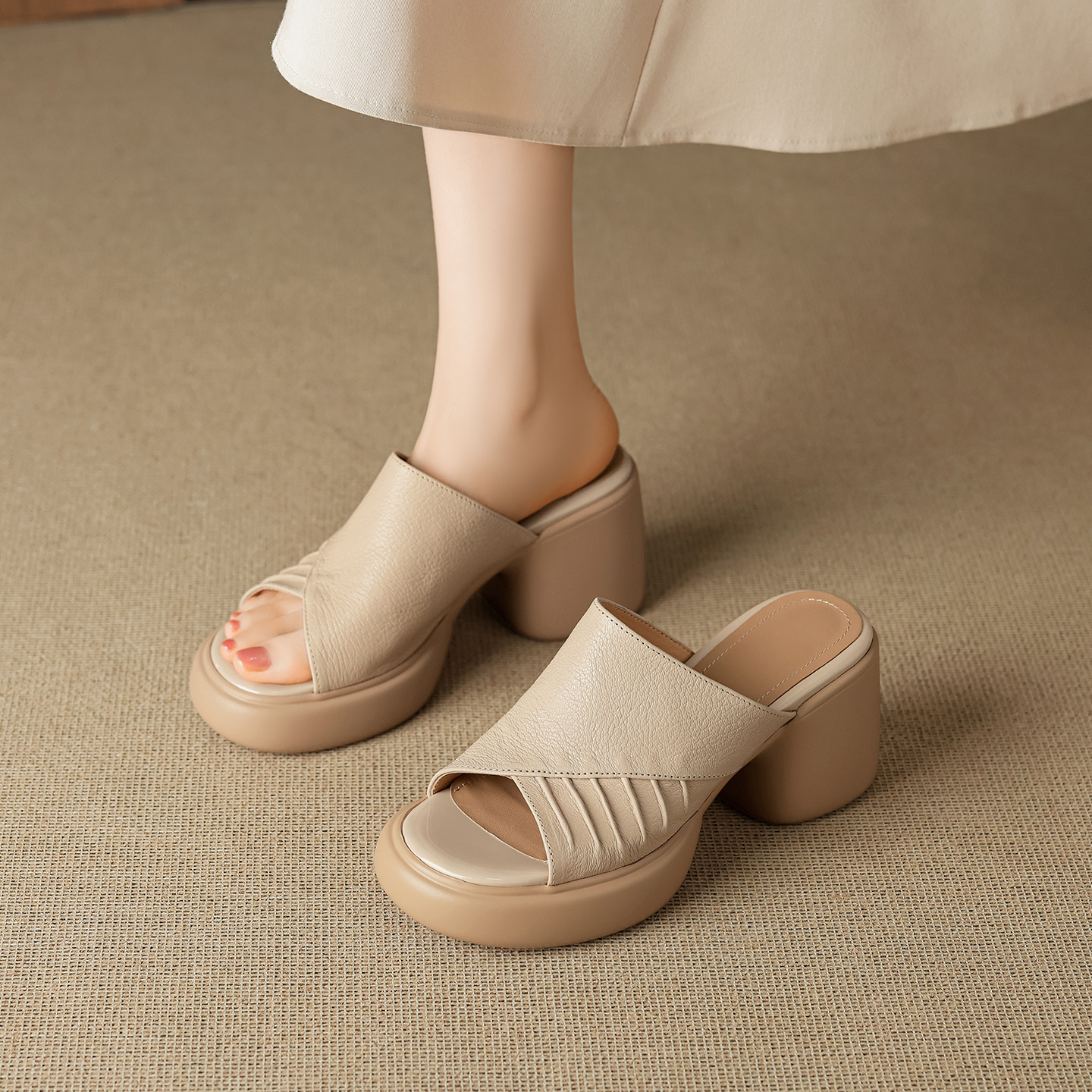 Soft Genuine Lambskin Ruched Block Heel Slides, Ladies Open-Toe Leather Mules foto 2