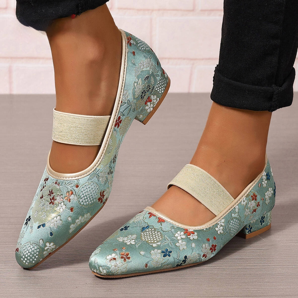 Chunky Heel Embroidery Women's Pumps