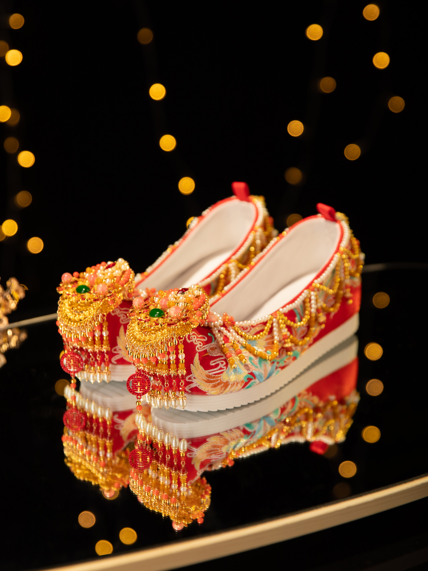 Handmade Original Chinese-Style Hanfu Wedding Shoes For Women, Red Heavywork Beaded Xiuhe Shoes With Hidden Heel, Traditional Chinese Wedding Shoes foto 5