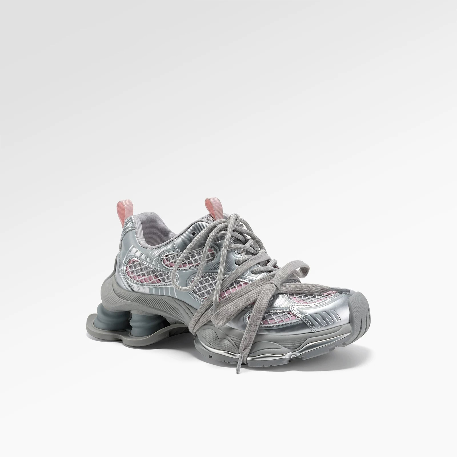 Breathable Versatile Silver Sneakers With A Subtle Lift foto 3
