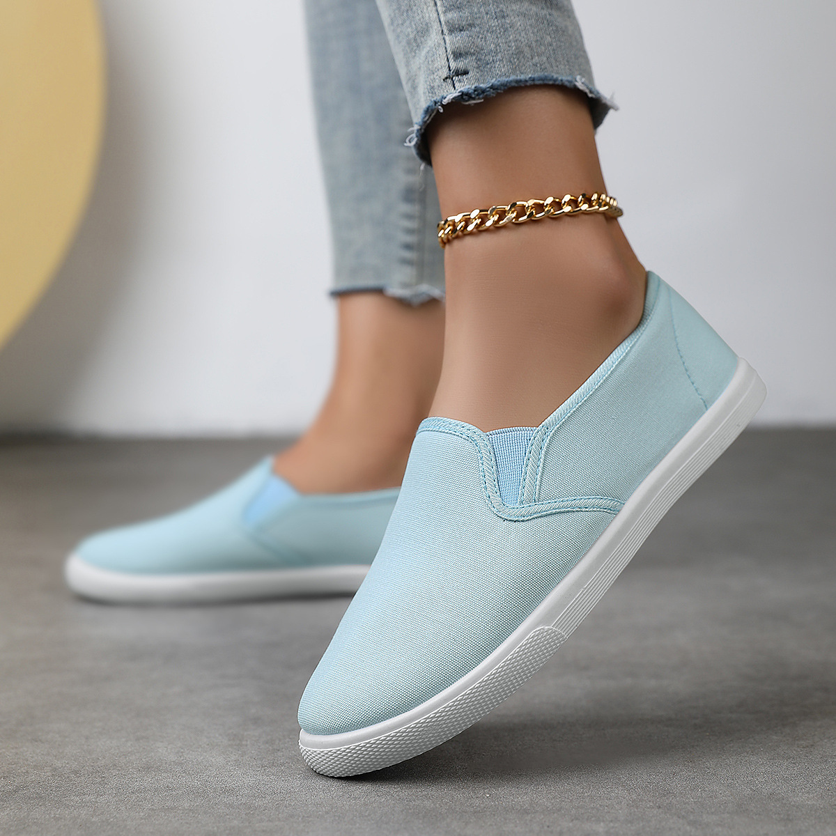 Fashionable Flat Canvas Shoes For Women foto 4