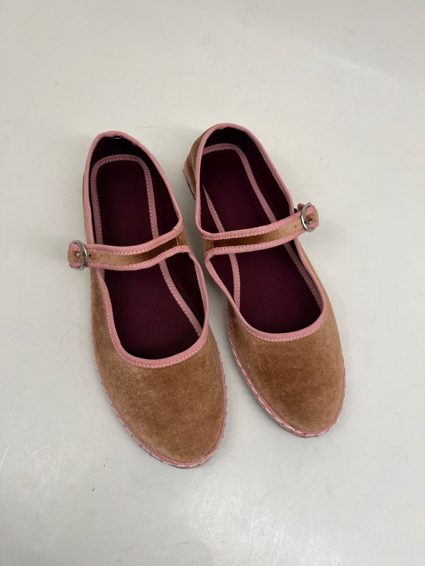 Womens Velvet Shoes With A Flat Sole And Pointed Toe foto 3
