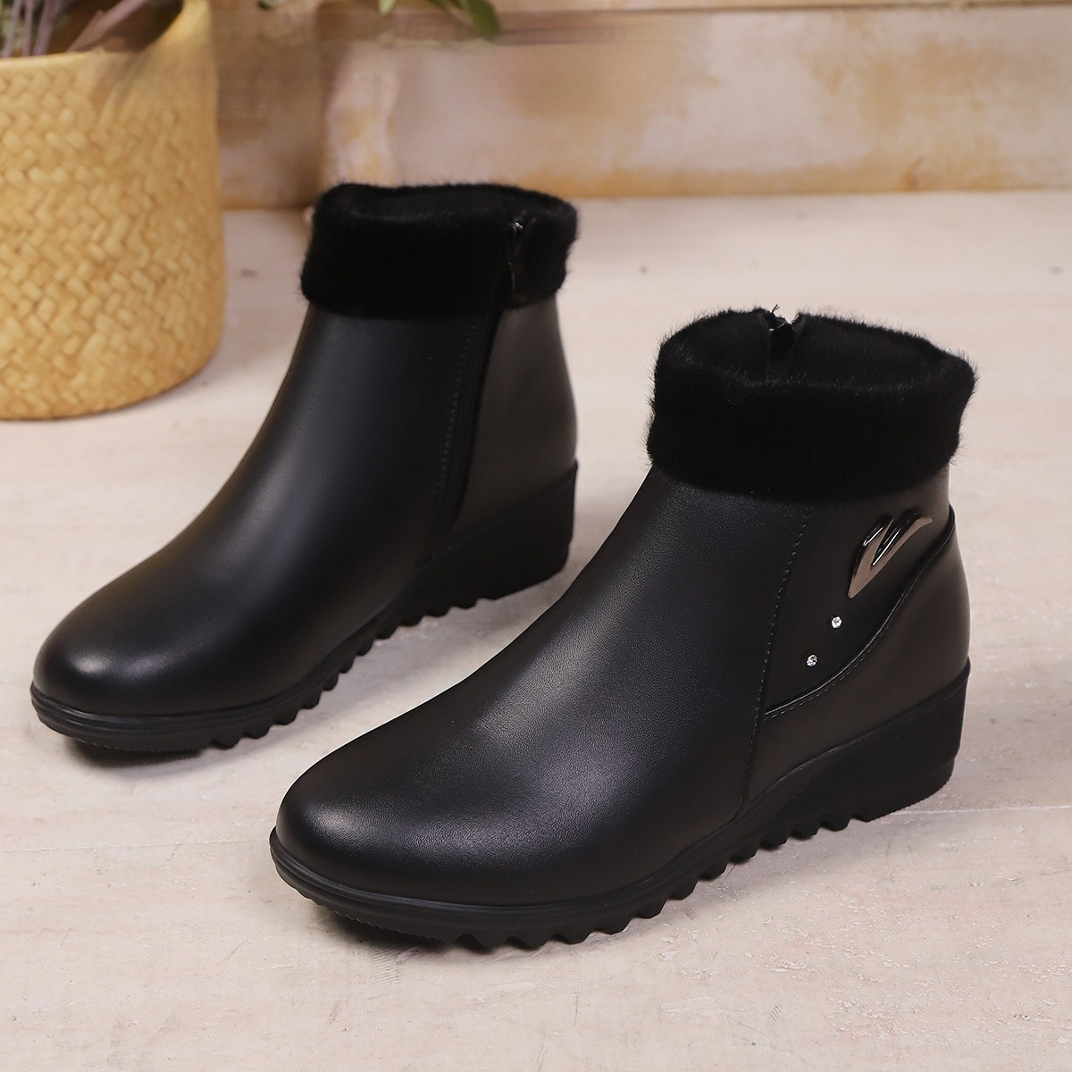 Women's Low Heel Round Toe Plus Fleece Side Zipper Boots foto 5