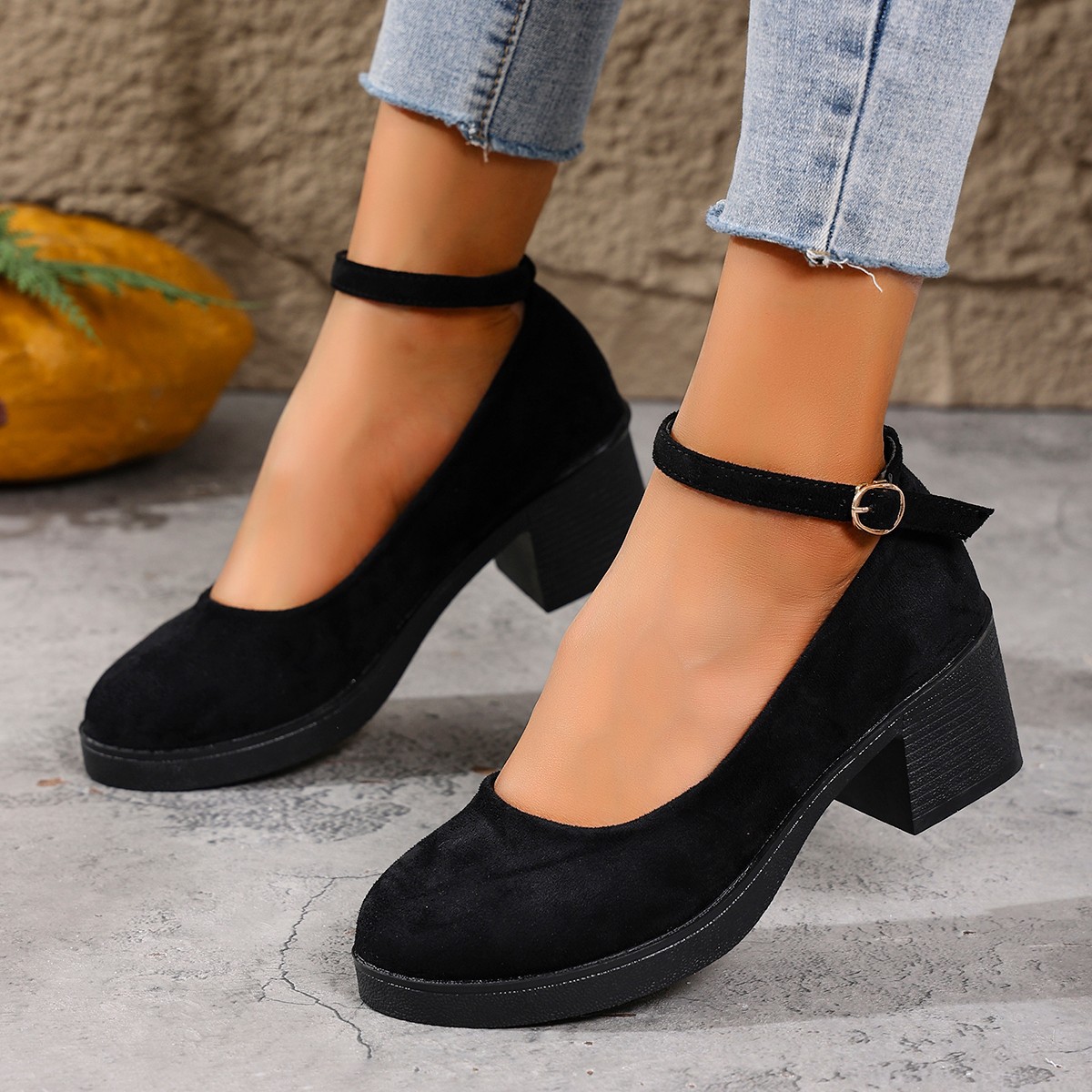 Chunky Heeled Suede Mary Jane Womens Shoes foto 2