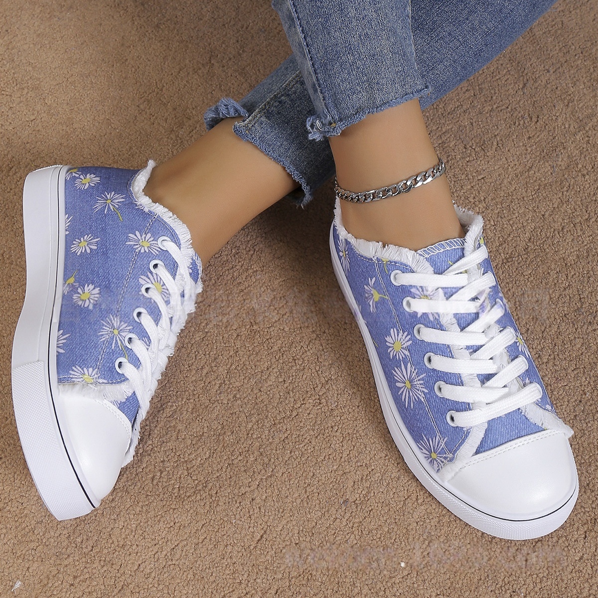 Flower Fuzzy Lace-Up Sports-Style Flat Shoes foto 3