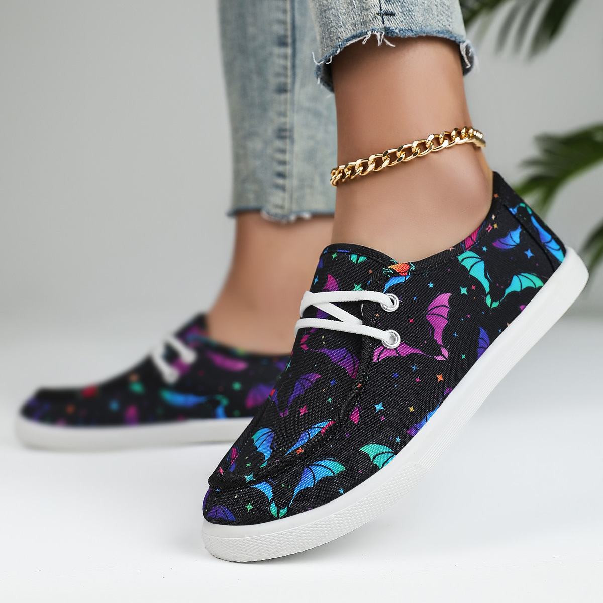 New Bat-pattern Lace-up Low-top Casual Flat Shoes foto 5
