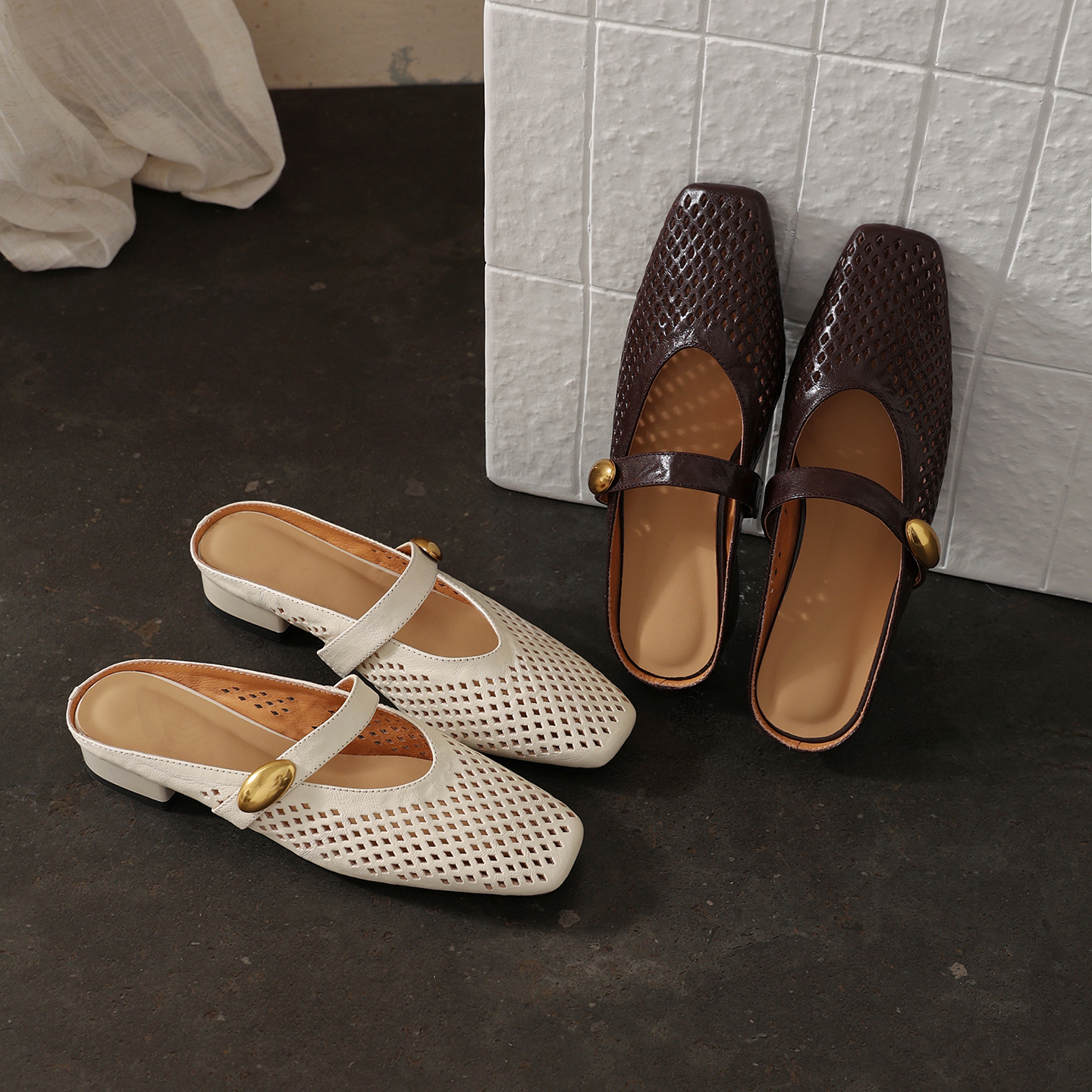 Women's Premium Full-Grain Sheepskin Perforated Mary Jane Mules, Low Block Heel Square Toe Slides foto 3