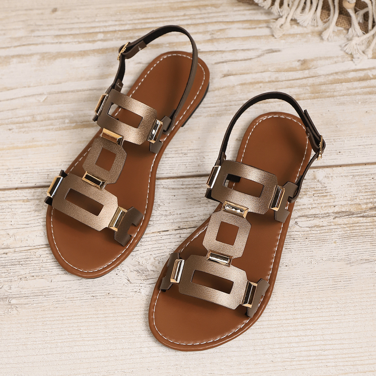 Plus-size Belt-buckle Flat Hollow-out Sandals foto 2