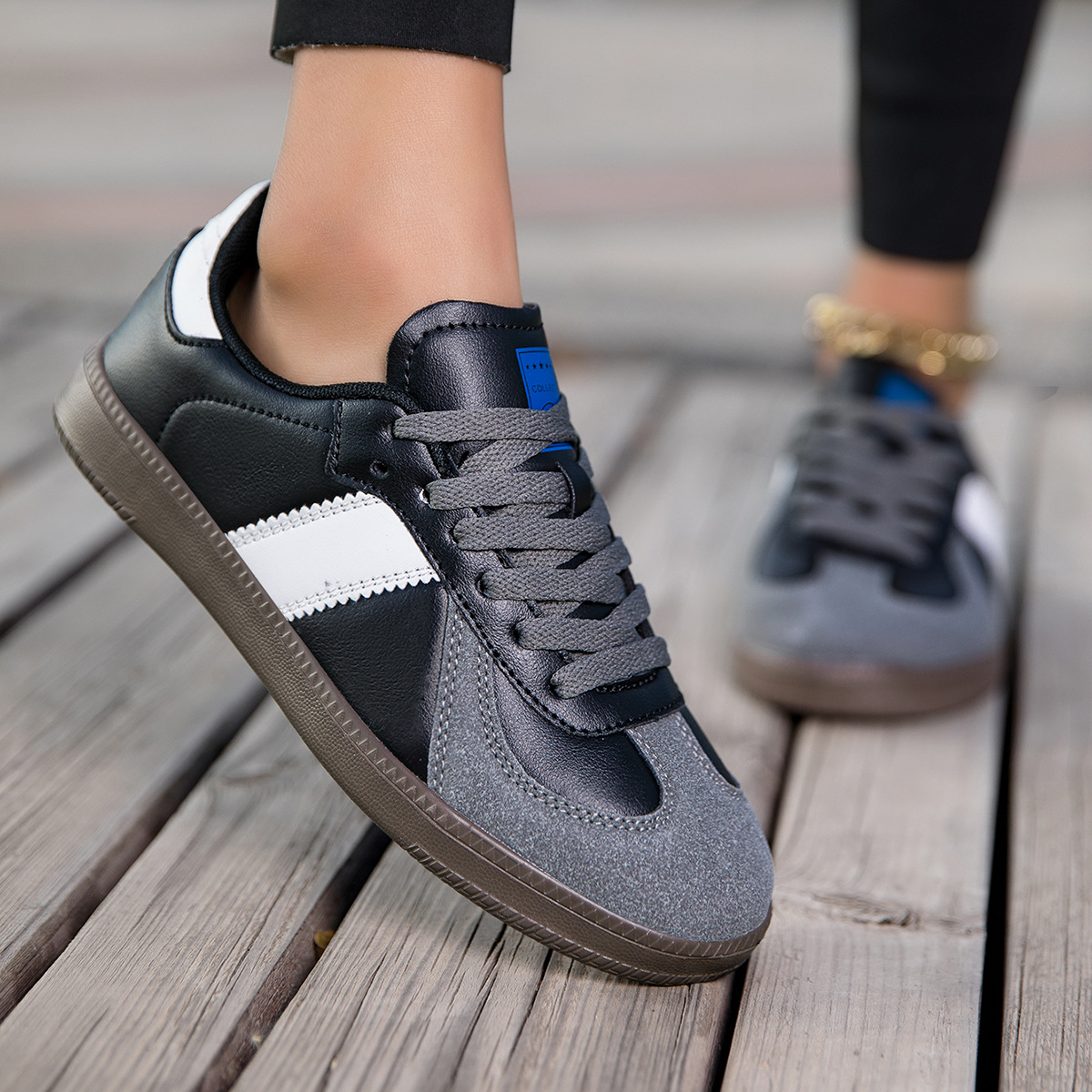 Womens Style White Lace Up Casual Sneakers With A Leopard Print Flat Sole foto 4
