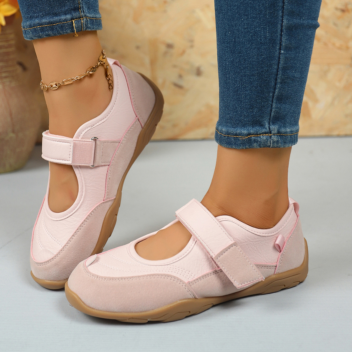 Women's Shallow Casual Shoes With A Comfortable Round Toe And Velcro Closure foto 2