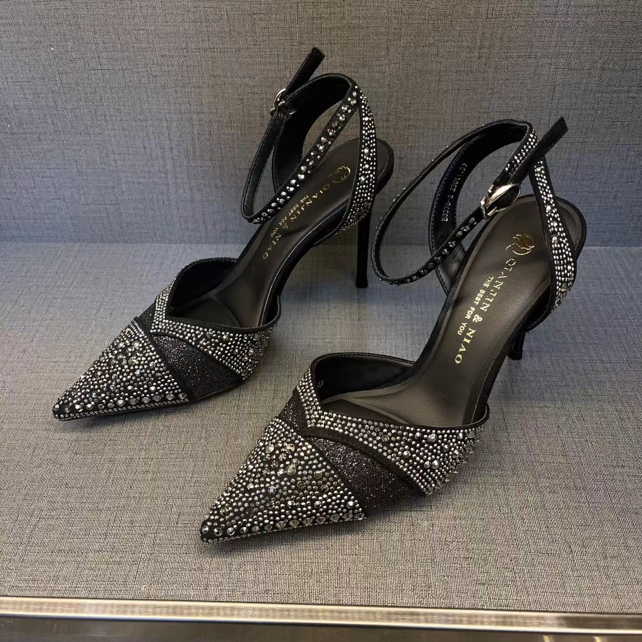 Women's Hollow High Heels With Red Sole foto 5