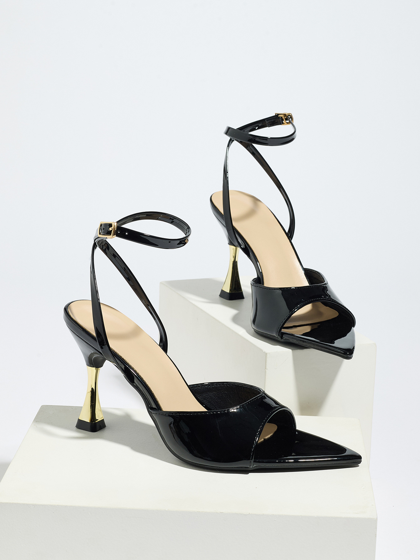 European And American Women's Patent Leather Single-band Pointed Stiletto High-heel Sandals foto 3