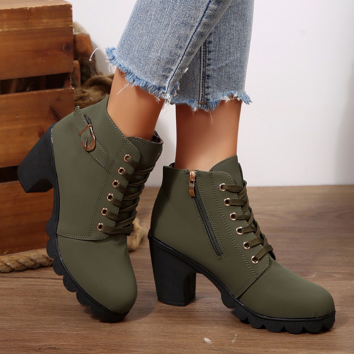 Womens Cross-Tie Chunky-Heel Ankle Boots foto 2