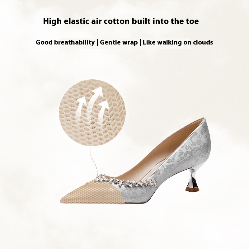 New Chinese Style Wedding Shoes Women's Cheongsam High Heels Bride foto 2