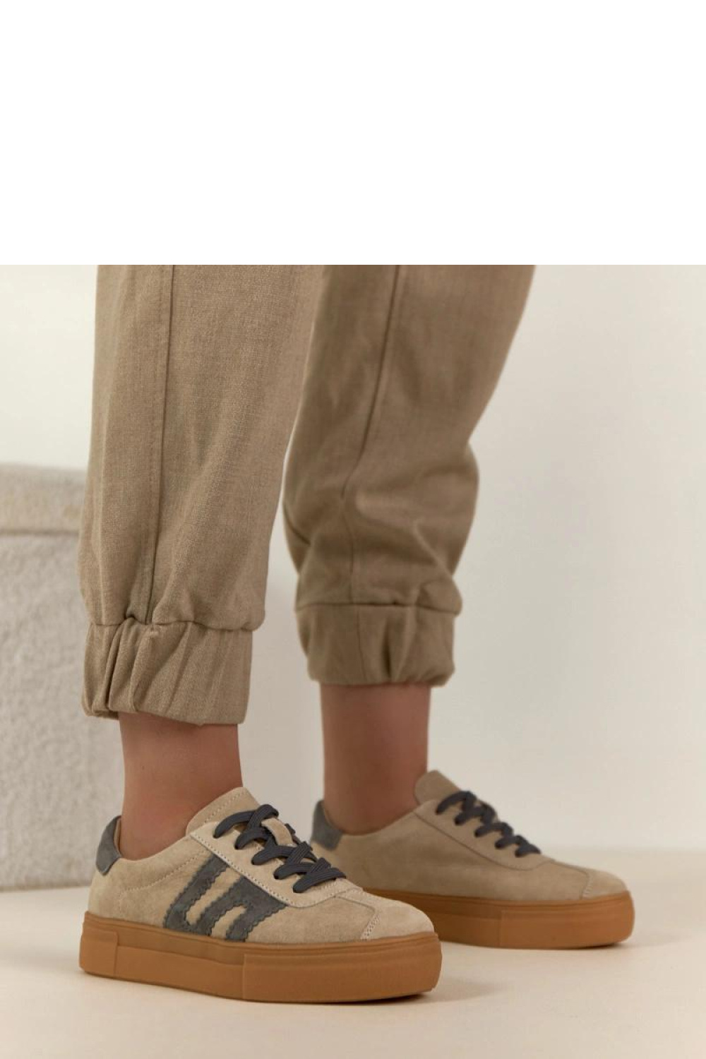 Sportschoenen op een platform Solea foto 4
