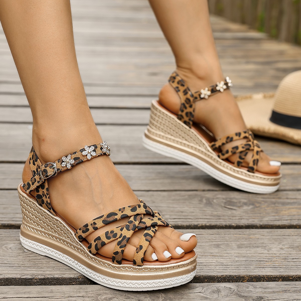 Suede Platform Ankle Buckle Open Toe Sandals For Women foto 4