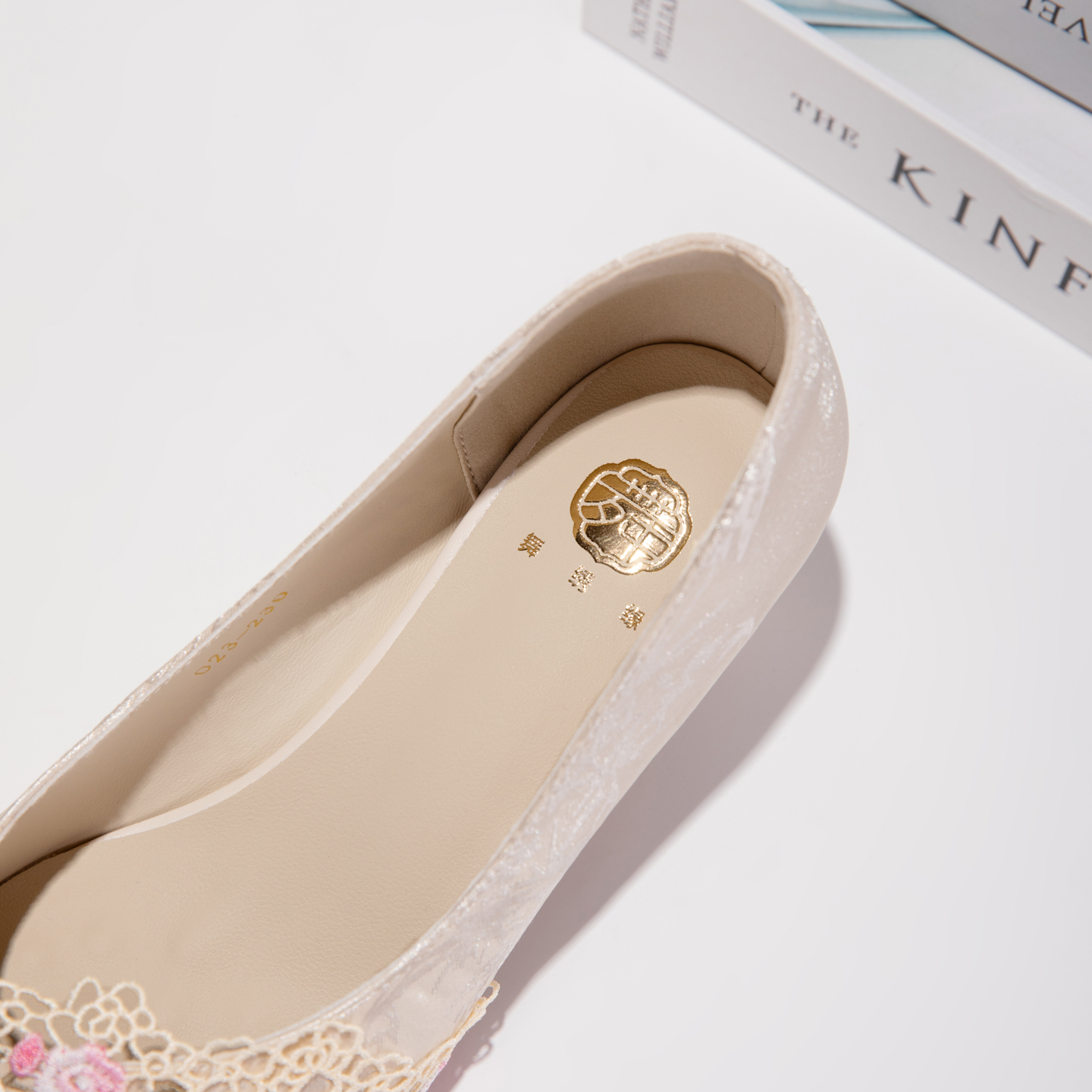 Mint-colored Jacquard Pointed Kitten Heels And Women's Shoes. Lace Flower Embroidery Low-cut Sandals. Gentle And Elegant High-heeled Shoes. Formal And Casual Lady Shoes For Events. foto 4