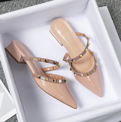 Mid-heel Pointed-toe Studded Sandals foto 2