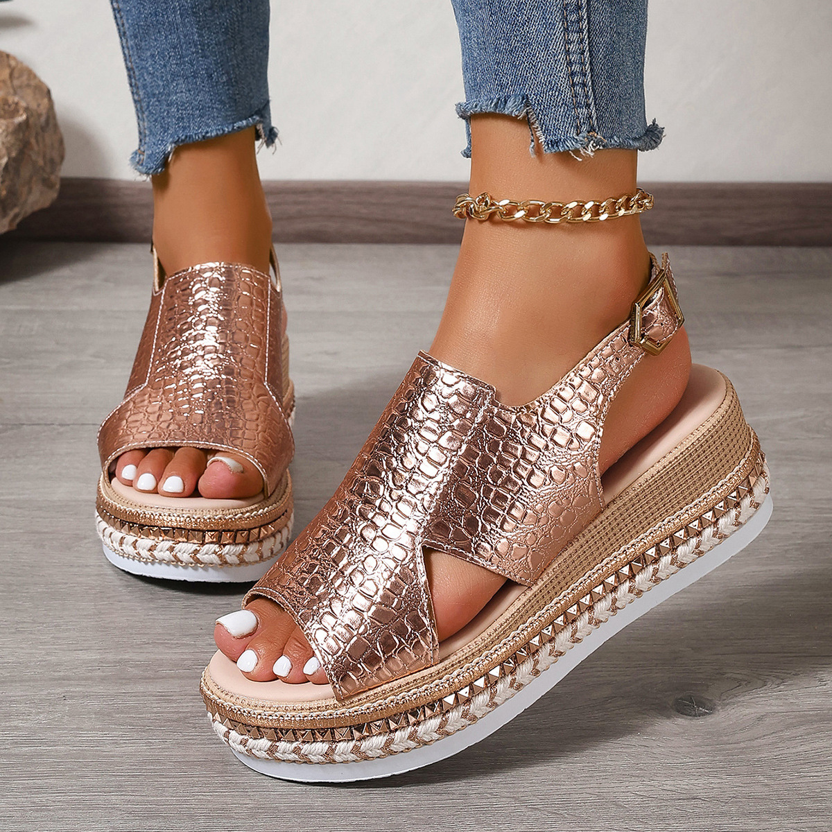 Round Toe Hollow-out Buckle Muffin Roman Shoes foto 3