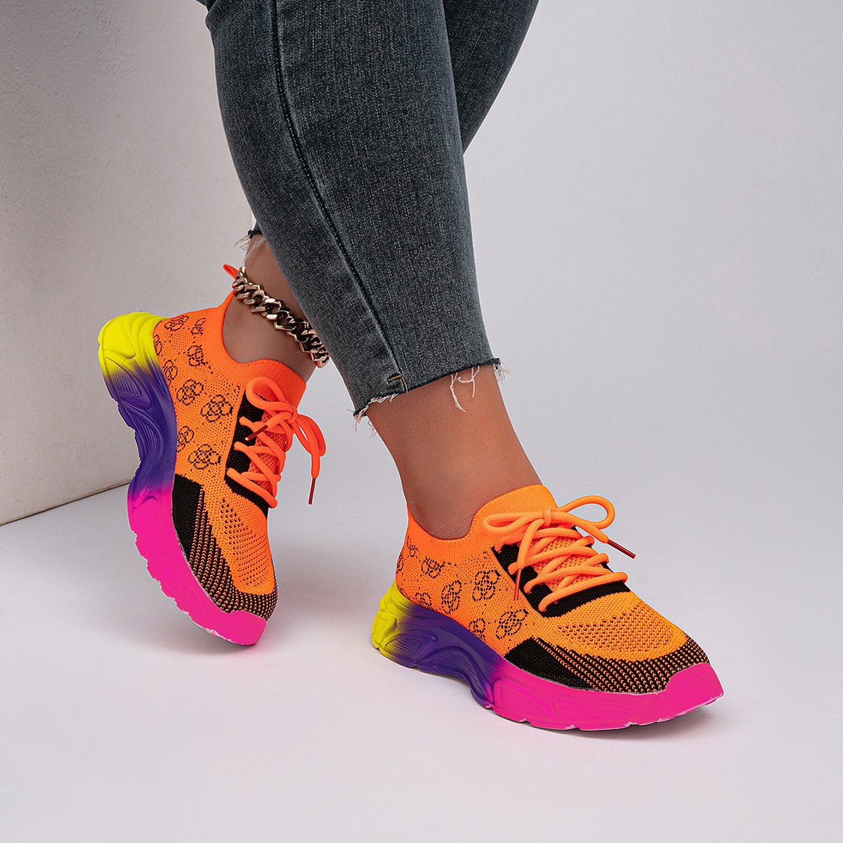 European And American-style Autumn Low-top Rainbow-soled Color-block Round-toe Flat Woven Athletic Shoes foto 4