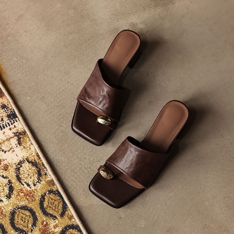 Women's Premium Full-Grain Lambskin Slide Sandals, Handmade Vintage Metal Decor Square Toe Block Heel Mules foto 5