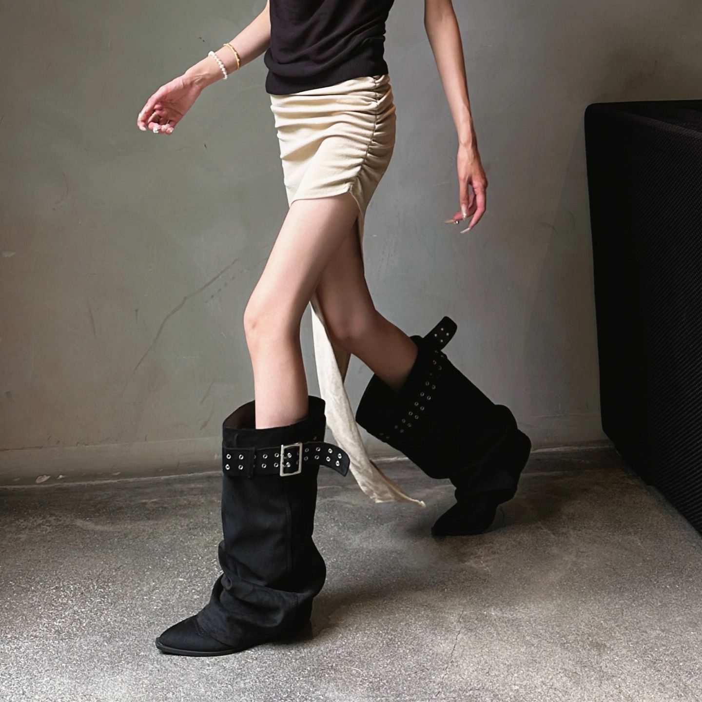 Womens Black Knee-High Pointed-Toe High-Heel Western Boots foto 5