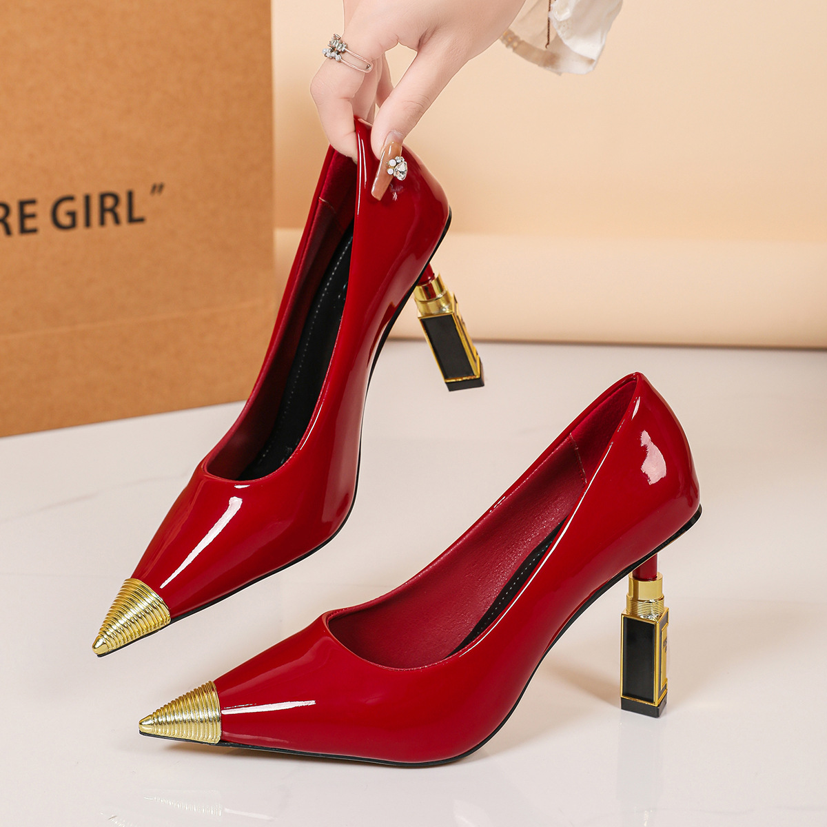 Shallow-mouth Sexy Anti-collision Metal Toe Patent Leather Shoes foto 3
