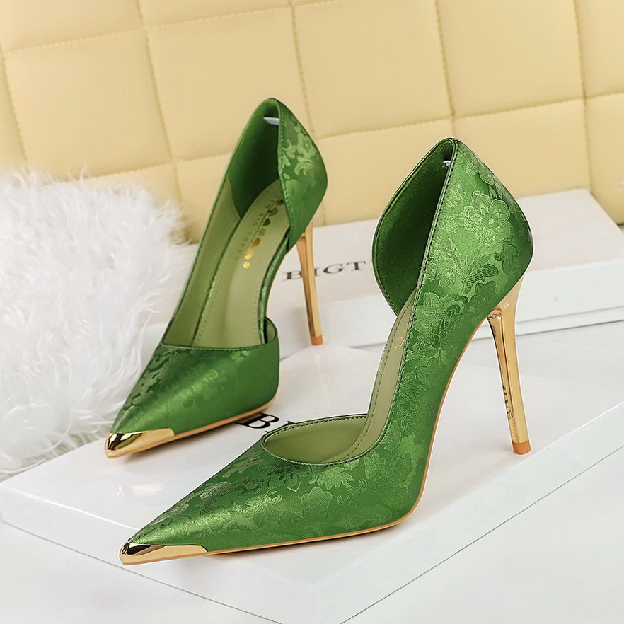 Satin Metal Pointed High Heel Thin Heel Shallow Single Shoes foto 4