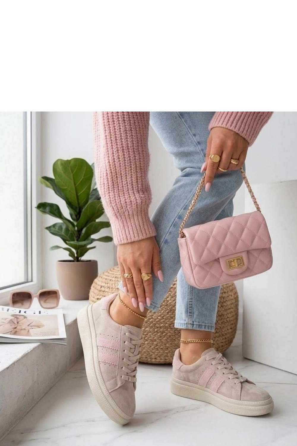 Sportschoenen op een platform Solea