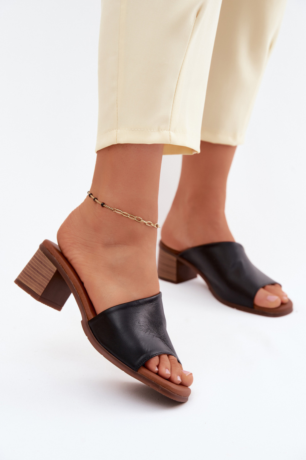 Hakken slippers Step in style