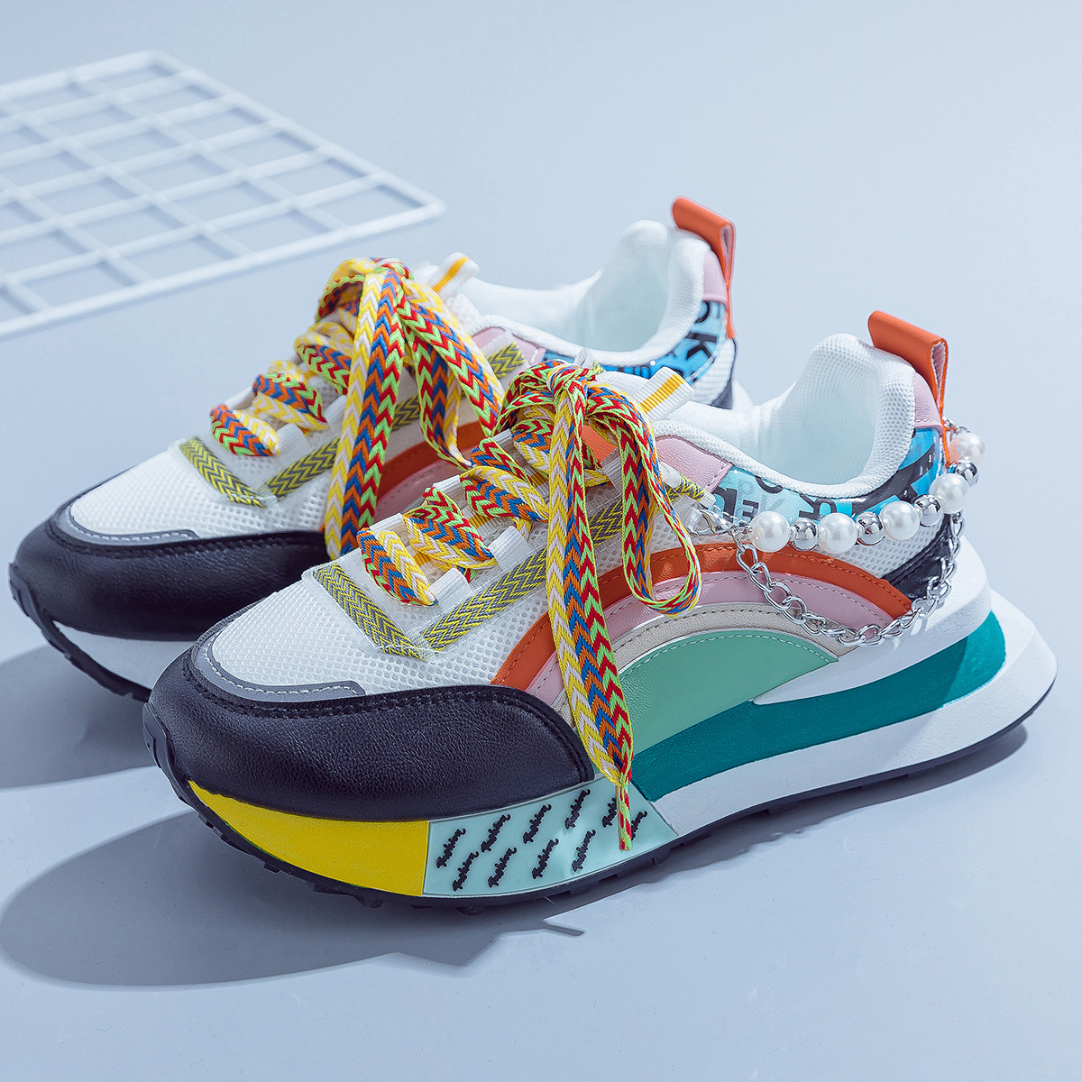 Shiny Chunky Soled Sneakerscasual FashionableAnd On Trend foto 2