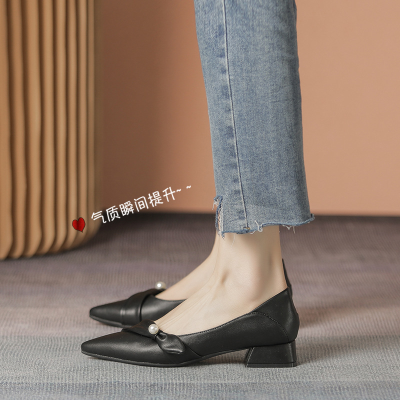 Apricot Pointed-Toe Mid-Heel Four-Season Soft Leather Comfort Shoes foto 3