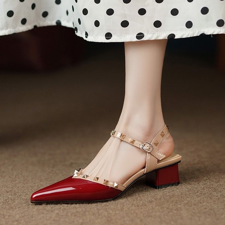 Fashion Pointed Rivets Middle Heel Back Empty Shoes foto 4